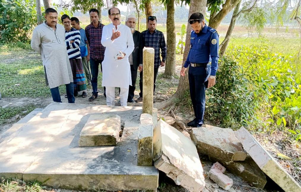 আগৈলঝাড়ায় মুক্তিযুদ্ধের স্মৃতিস্তম্ভ ভাঙচুর