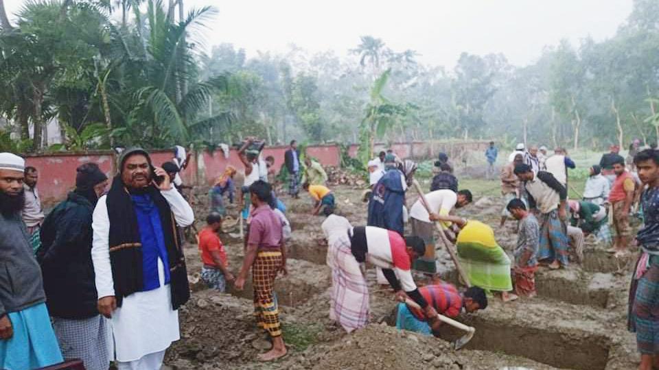 বরগুনায় ২৯ জনের দাফন সম্পন্ন