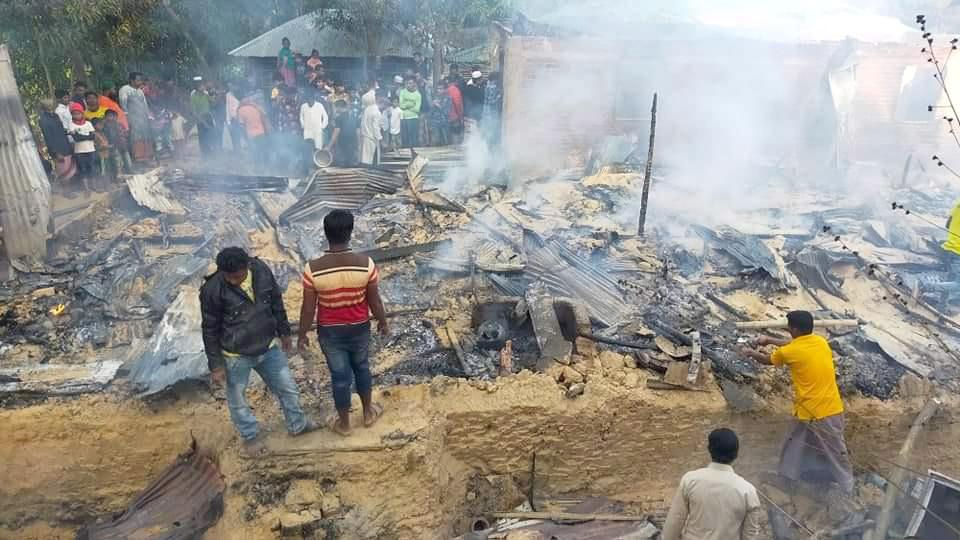 বিয়ে বাড়ির আতশবাজি থেকে আগুনে পুড়ল ৩ বসতঘর