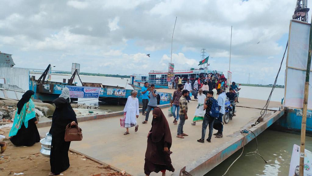 সুনসান ফেরিঘাট, লঞ্চ চলাচল স্বাভাবিক