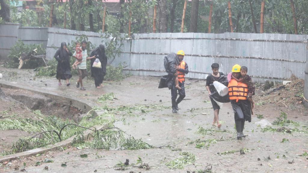 ‘দুর্বল’ হয়ে ঘূর্ণিঝড় মোখার কেন্দ্র এখন মিয়ানমারে