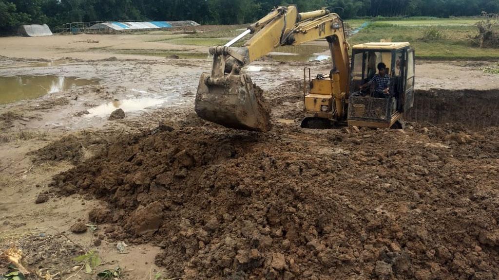 মৌলভীবাজারে কমছে বন্যার পানি, চলছে বাঁধ মেরামতের কাজ