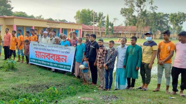 ওসমানীনগরে খেলার মাঠে দেয়াল নির্মাণের প্রতিবাদে এলাকাবাসীর মানববন্ধন