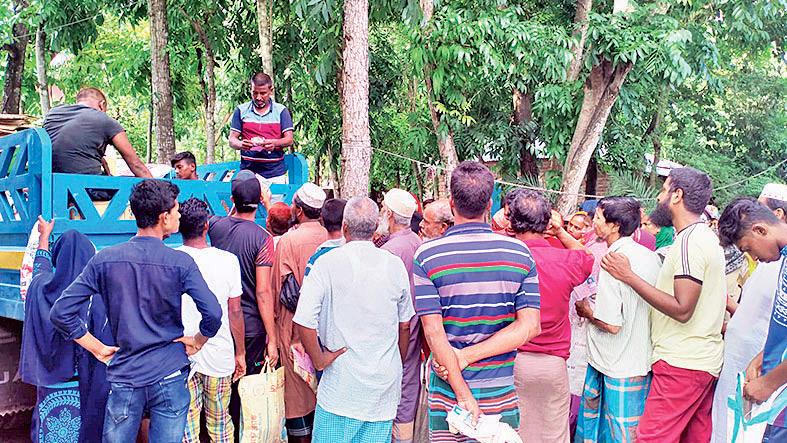 অর্ধেক দামে পণ্য পেয়ে স্বস্তি