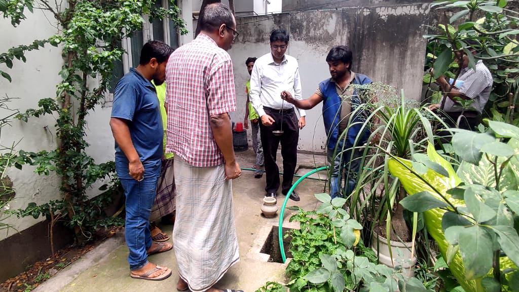 ডিএনসিসিতে মশকনিধন অভিযান, লার্ভা পাওয়ায় লক্ষাধিক টাকা জরিমানা