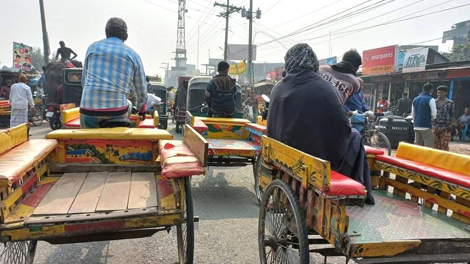 ৩ চাকার যানে সড়কে ভজকট