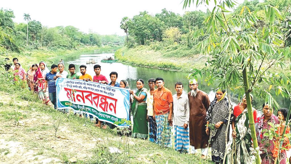 বর্ষায় নদীতে ঘর বিলীনের শঙ্কা