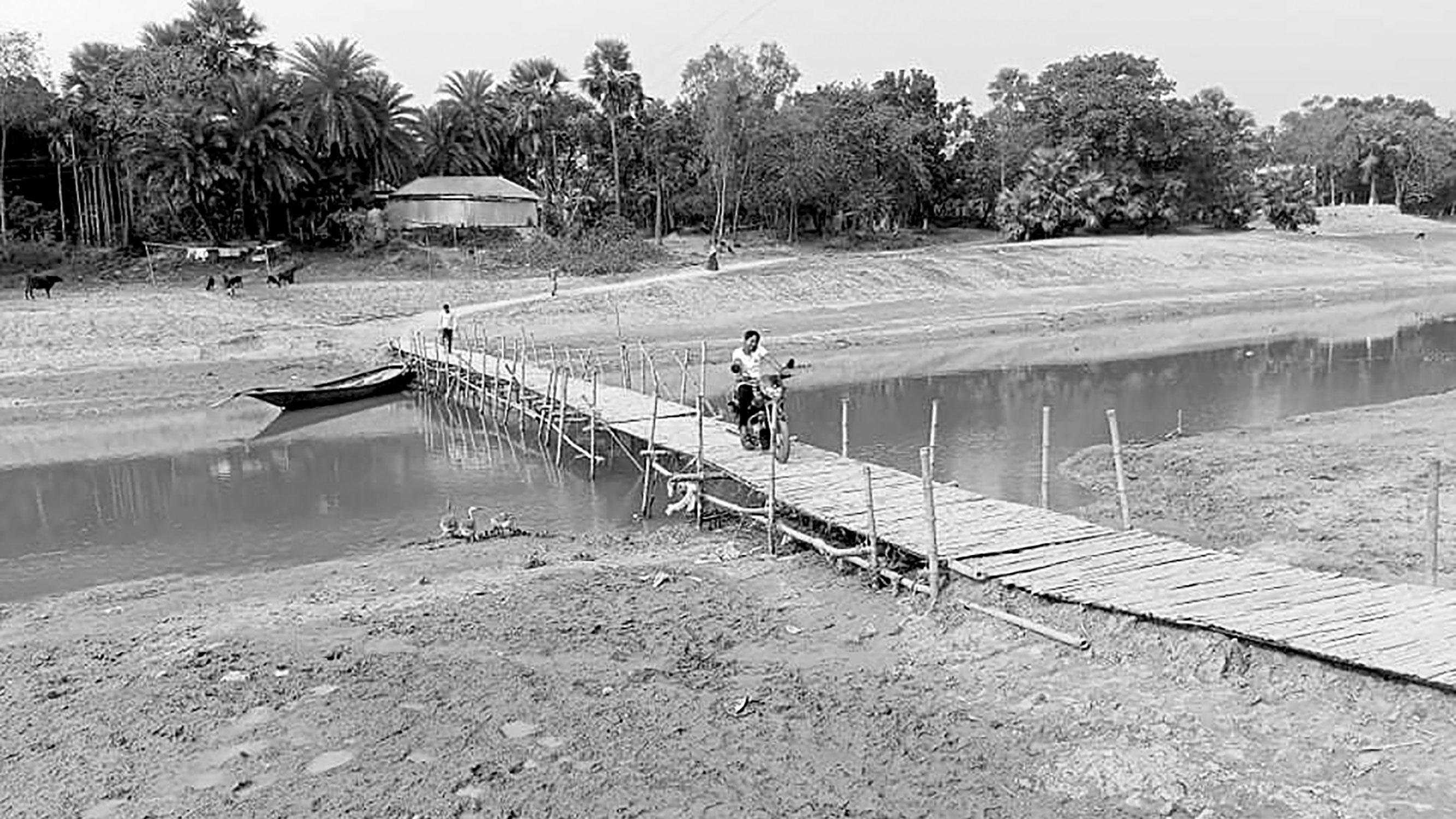 বাঁশের সাঁকোয় পারাপার, দুর্ভোগ