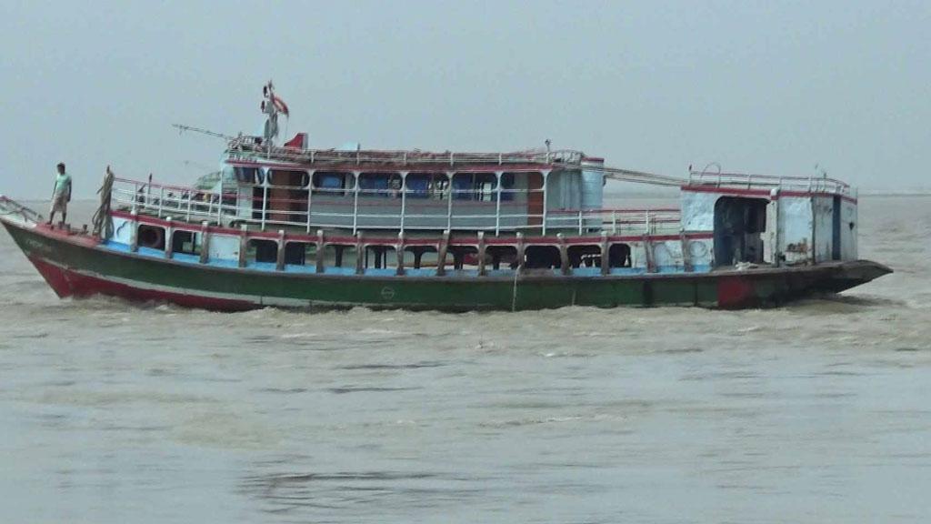 ৪৬ ঘণ্টা পর দৌলতদিয়া-পাটুরিয়া নৌ-রুটে চলল লঞ্চ