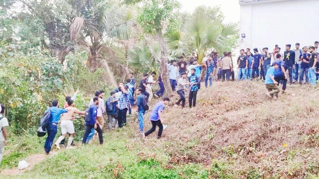 শাবিপ্রবিতে ফুটবল খেলা নিয়ে দুই দলের সমর্থকদের মারামারি, আহত ৩ 