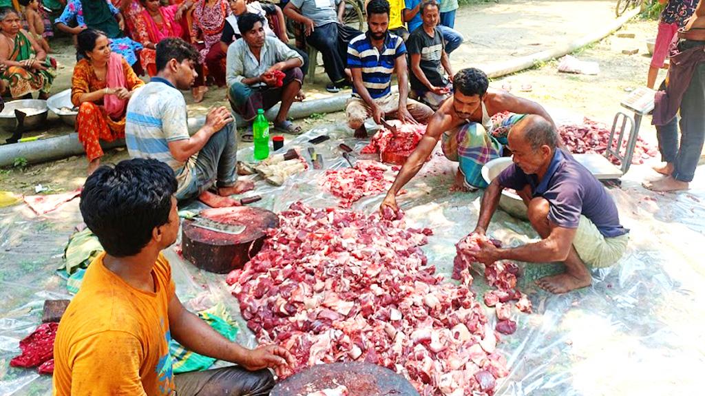 ঘিওরে ঈদের আনন্দ আনে ৩০০ ‘মাংস সমিতি’