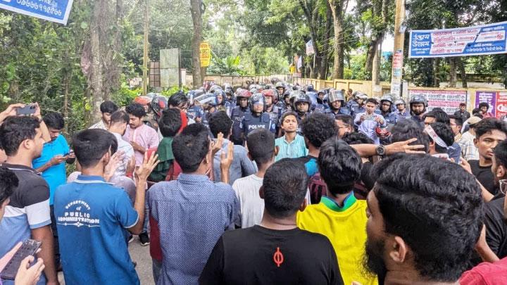 ‘পুলিশের গুলিতে কুমিল্লা বিশ্ববিদ্যালয়ের কোনো শিক্ষার্থী মারা যায়নি’ 