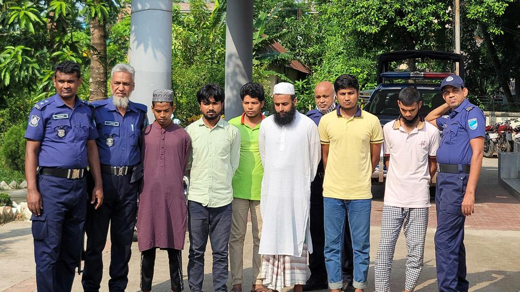 গোপালগঞ্জে বশেমুরবিপ্রবির ৪ শিক্ষার্থীসহ ৬ শিবির নেতা-কর্মী গ্রেপ্তার 