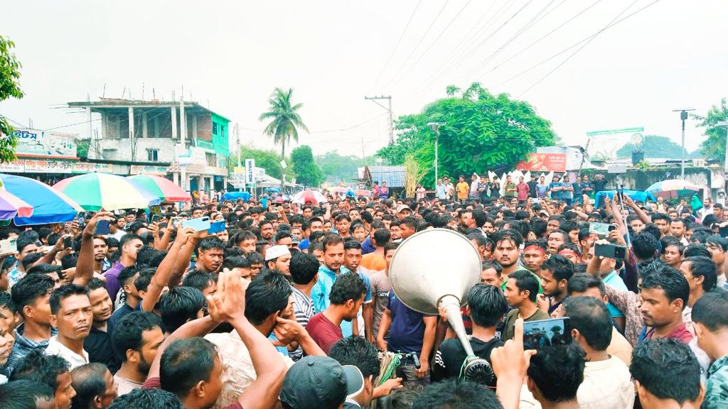 ৪ দফা দাবিতে খানসামায় সনাতন ধর্মাবলম্বীদের বিক্ষোভ মিছিল