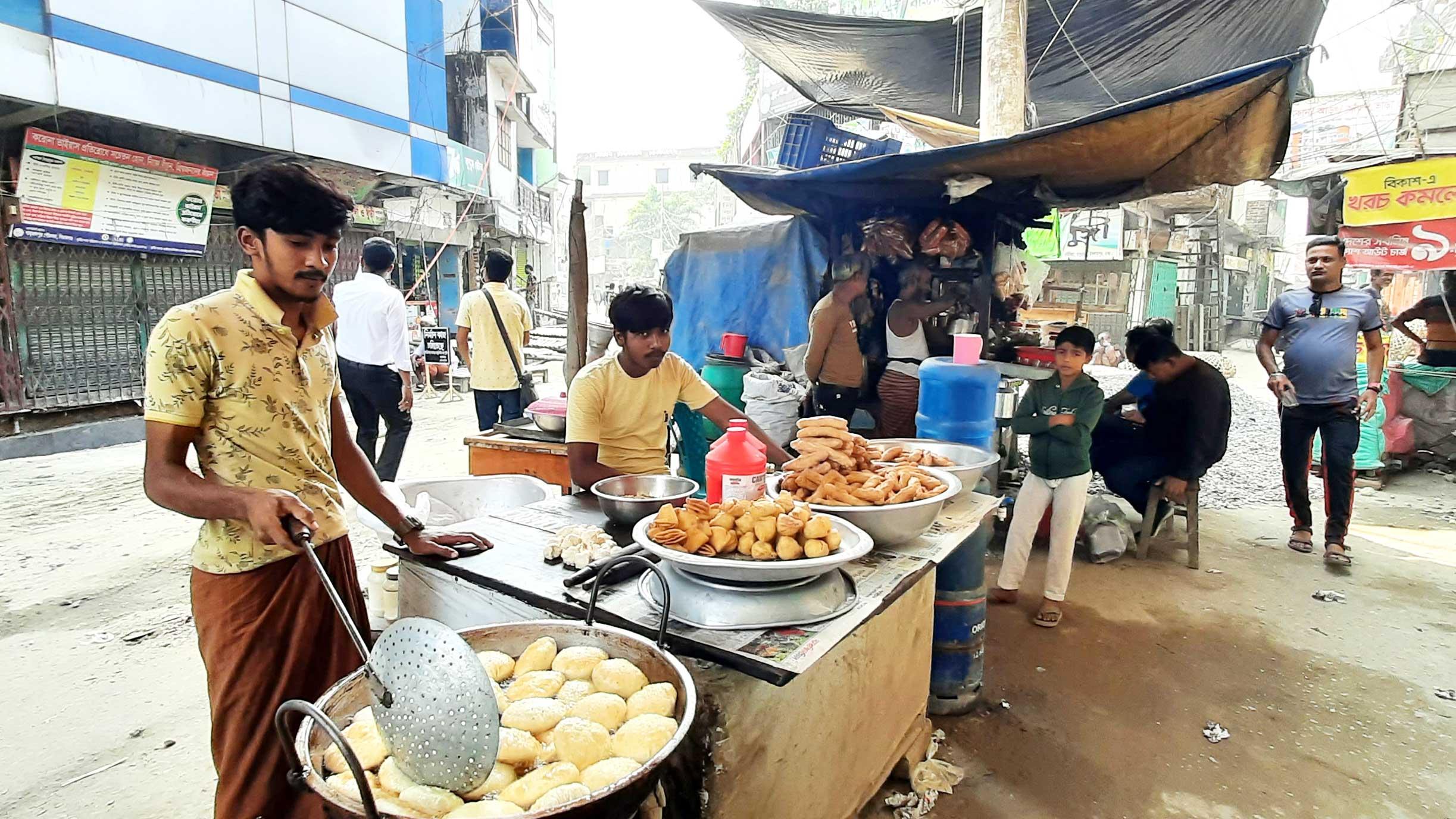 শাহজাদপুরে বিপাকে হোটেল মালিকেরা