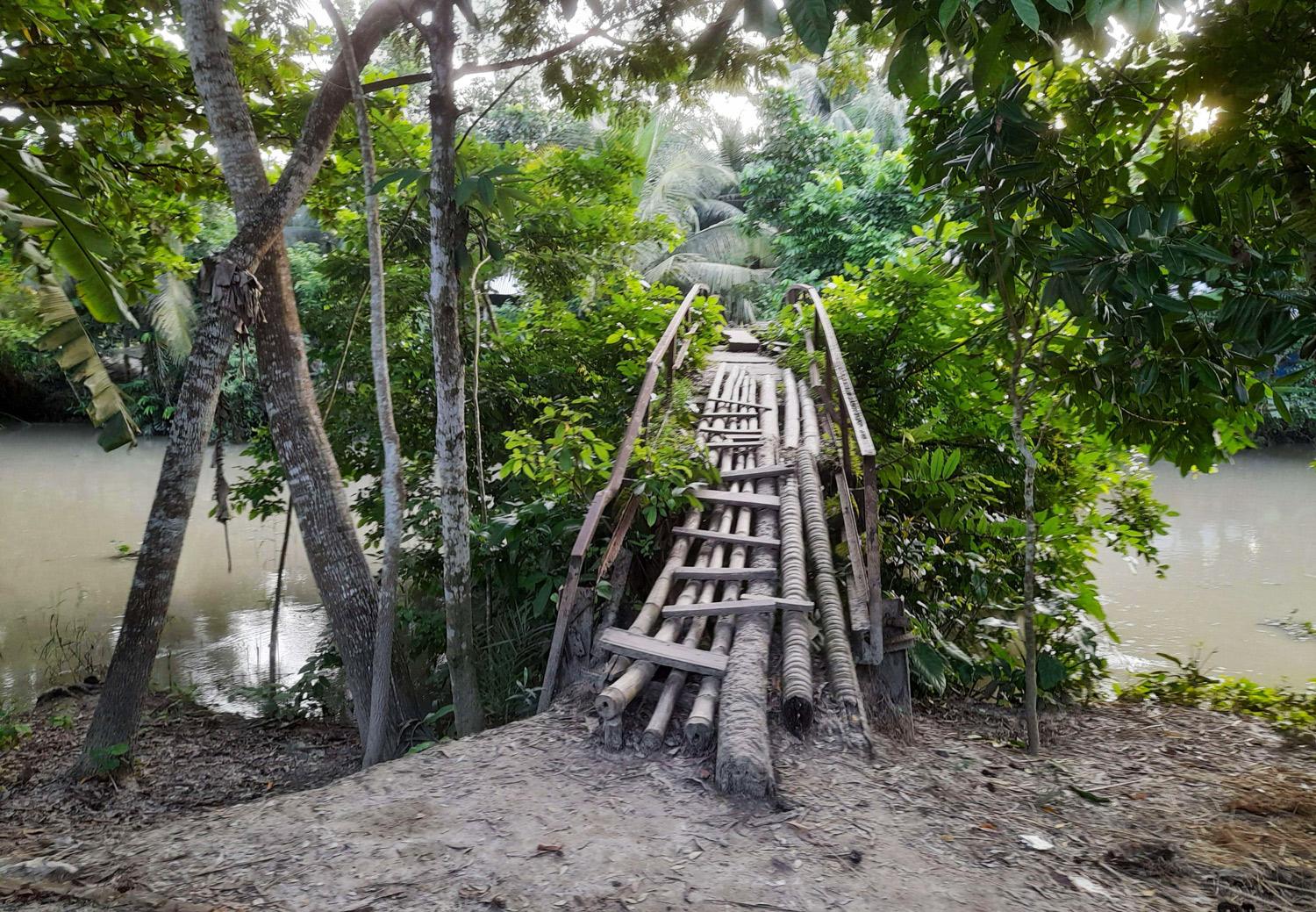 ভাঙা পুল নিয়ে ভোগান্তিতে তিন গ্রামের মানুষ