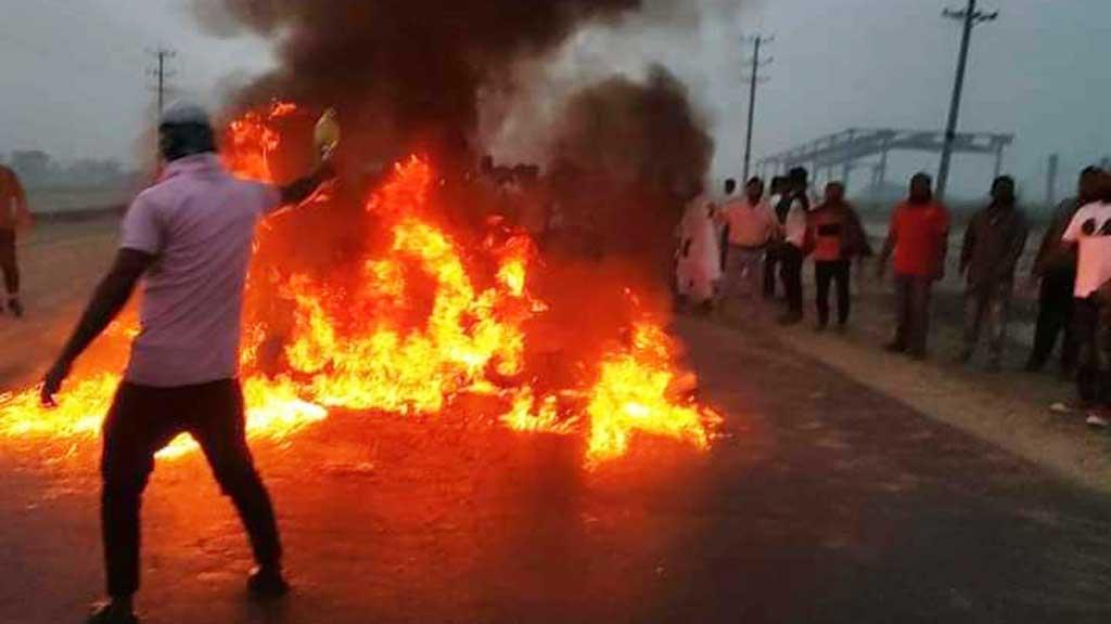 নারায়ণগঞ্জে অবরোধের সমর্থনে গাড়ি ভাঙচুর ও অগ্নিসংযোগ 