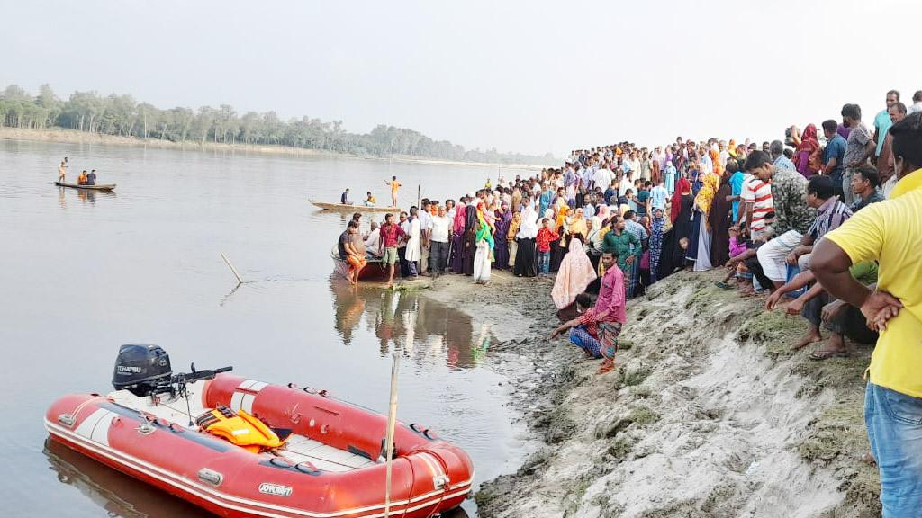 বোদায় নৌকাডুবি: ৬৭ জনের মরদেহ উদ্ধার