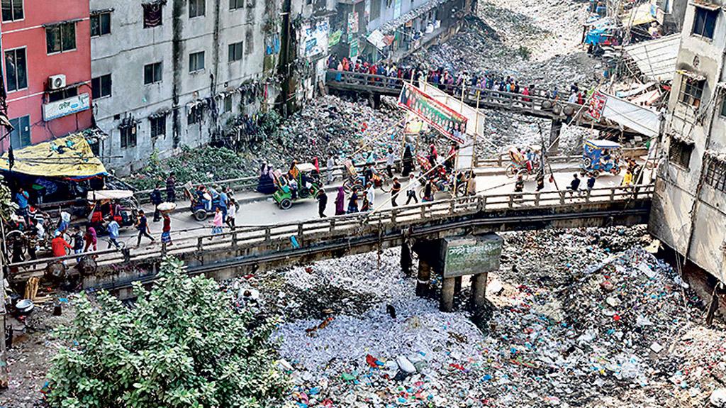 দখল-দূষণে বিলুপ্ত ৪০ খাল