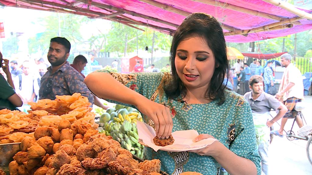 বৈচিত্র্যপূর্ণ খাবার নিয়ে টিভি অনুষ্ঠান ‘স্ট্রিট ফুড’