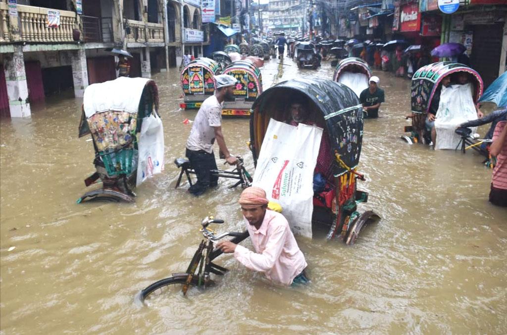 চট্টগ্রামে বন্যার্তদের জন্য ৭০ লাখ টাকা, ৭০০ টন চাল বরাদ্দ