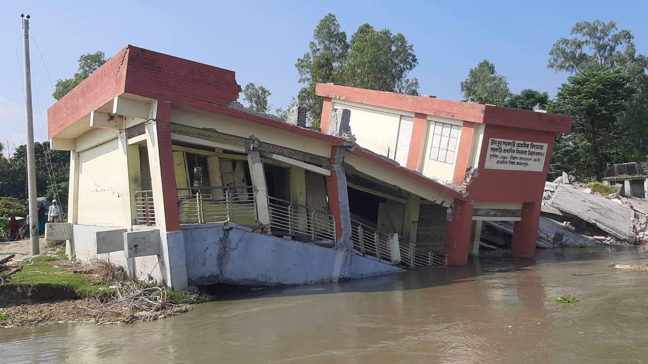 যমুনা নদীতে ফের ভাঙন, বিলীন স্কুলভবন