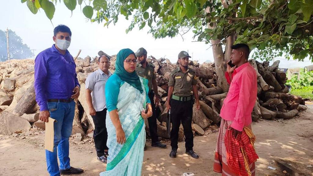 ছাড়পত্র না থাকায় দুই   ইটভাটাকে জরিমানা