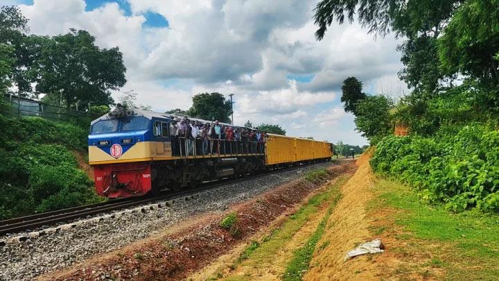 ময়মনসিংহে ট্রেনে কাটা পড়ে মারা যাওয়া নারী ও শিশুর পরিচয় পাওয়া গেছে