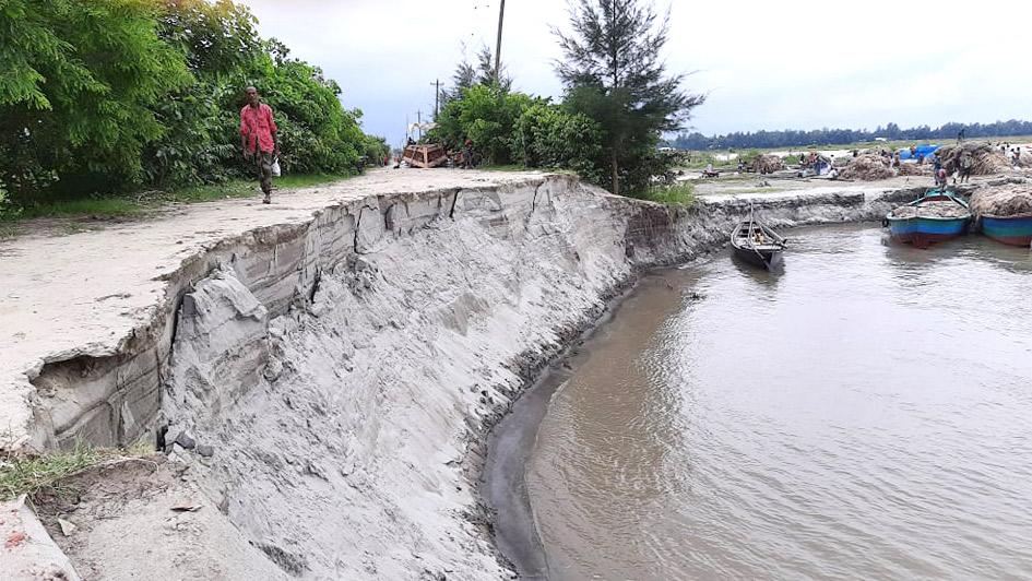 যমুনার ভাঙনের কবলে নাটুয়ারপাড়া রক্ষা বাঁধ