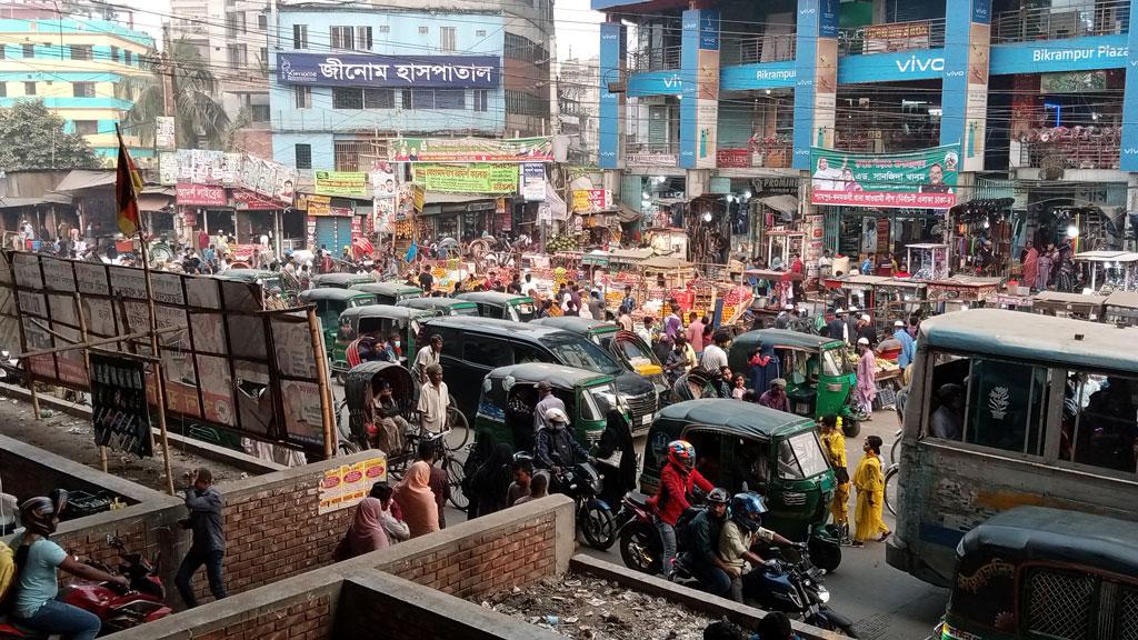 দখলে সংকীর্ণ সড়ক যানজটে নাকাল মানুষ