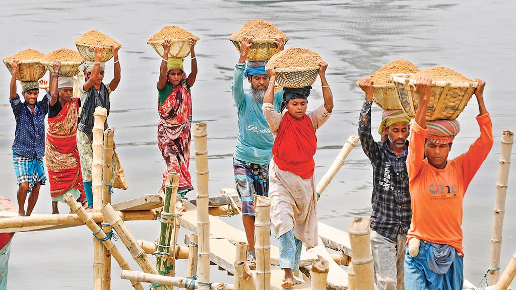 শ্রমিকের মামলা ঝোলে বছরের পর বছর