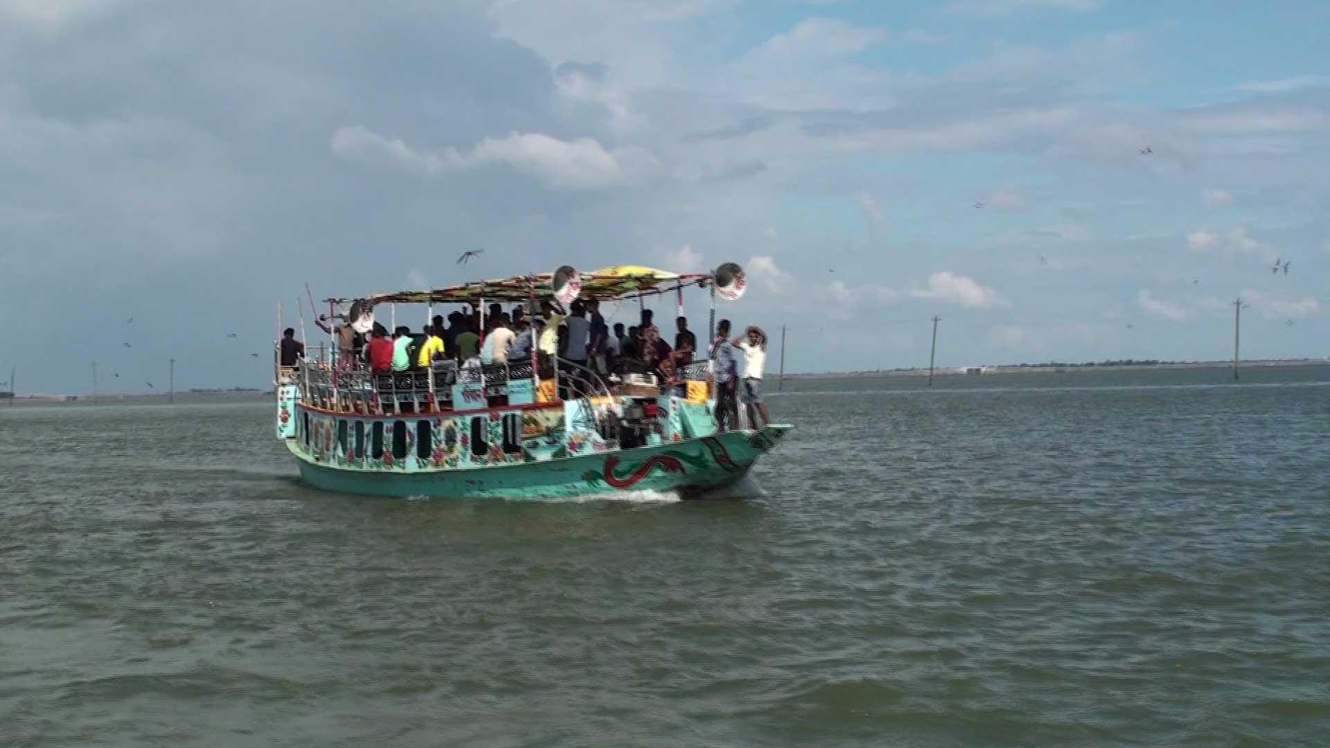 হাওরের পানিতে গোসলে নেমে দুই পর্যটক নিখোঁজ