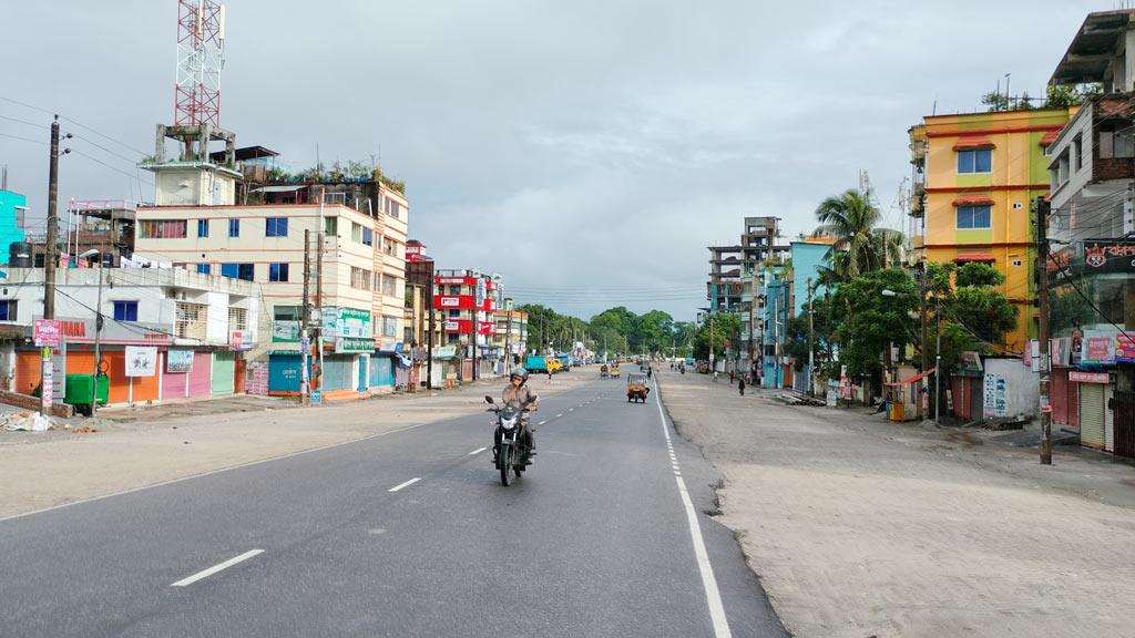 অবরোধে বরিশালে বাস চলছে কম