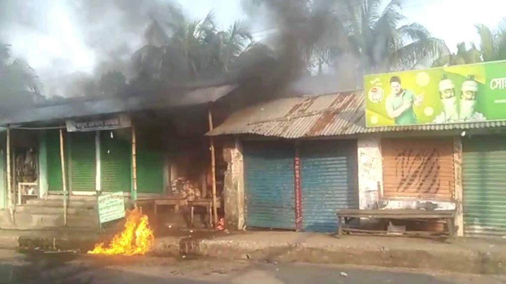 মুদি দোকানে আগুনে পুড়ে কিশোরের মৃত্যু, দগ্ধ ২