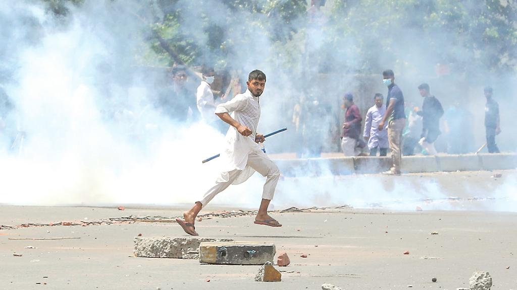 রাজনীতির গতিপথ কোন অভিমুখে