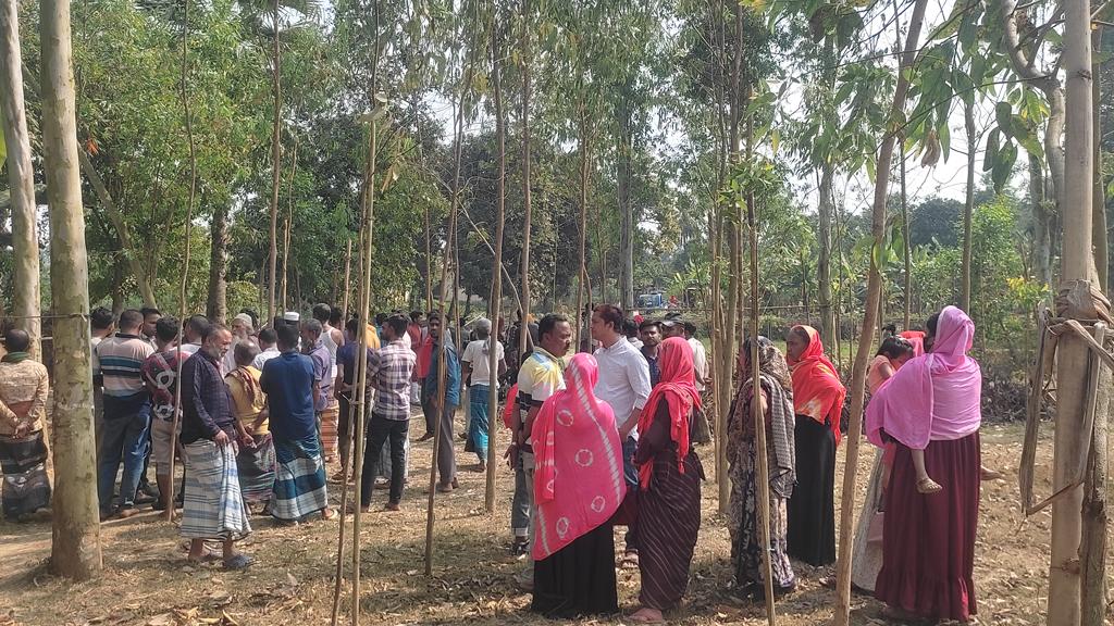 শ্রীপুরে গৃহবধূর দগ্ধ লাশ উদ্ধার, পুলিশ হেফাজতে স্বামী