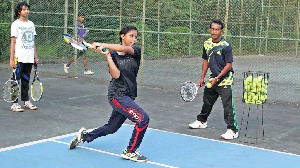 ৫০টি কোর্ট থাকলেও ৫০ জন টেনিস খেলোয়াড়ও নেই