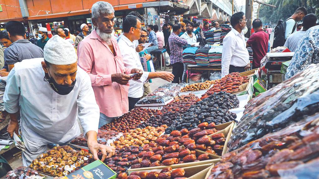 খেজুর, ছোলা ও চিনির আমদানি প্রচুর, তবু দাম লাগামহীন