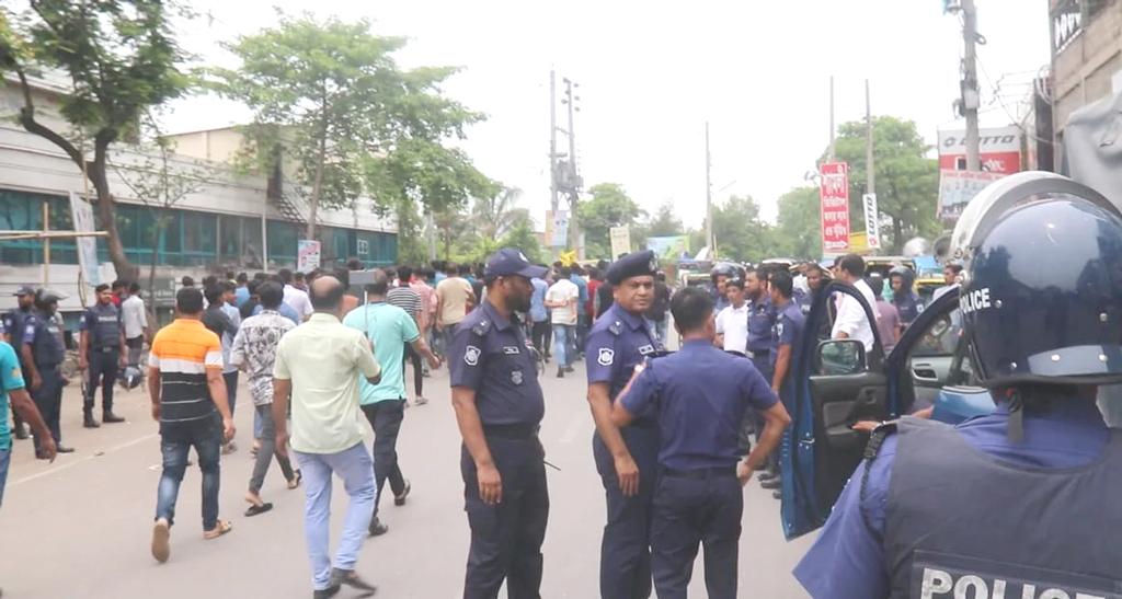 পাবনায় বিএনপির মিছিলে যুবলীগ-ছাত্রলীগের হামলা, জেলা আহ্বায়কসহ আহত অনেকে 