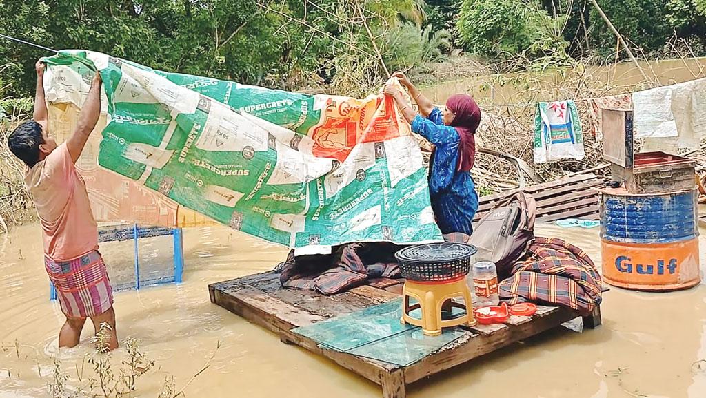 ত্রাণের পণ্যেও গলাকাটা দাম