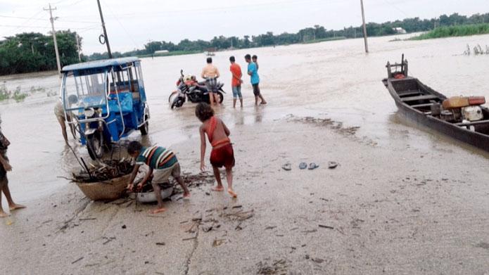 পাহাড়ি ঢল ও ভারী বৃষ্টিপাতে তাহিরপুরের নিম্নাঞ্চল প্লাবিত