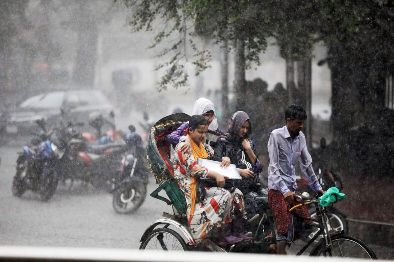 আগামী ২৪ ঘণ্টায় দেশের উত্তর-পূর্বাঞ্চলে ভারী বৃষ্টির সম্ভাবনা