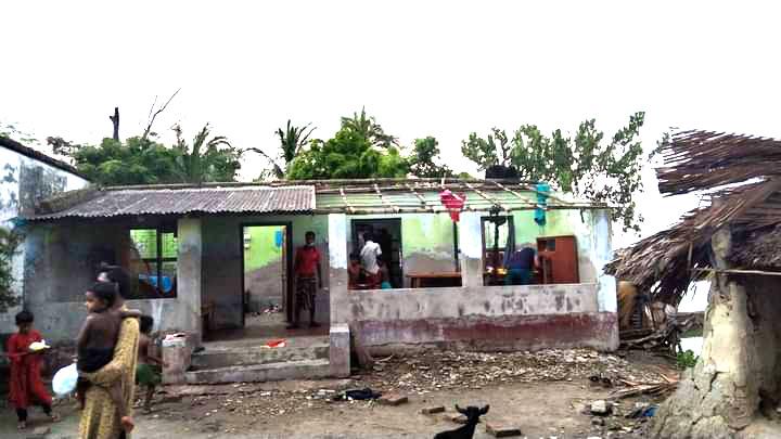 ঘূর্ণিঝড়: দেবহাটার কয়েকটি এলাকার ব্যাপক ক্ষয়ক্ষতি