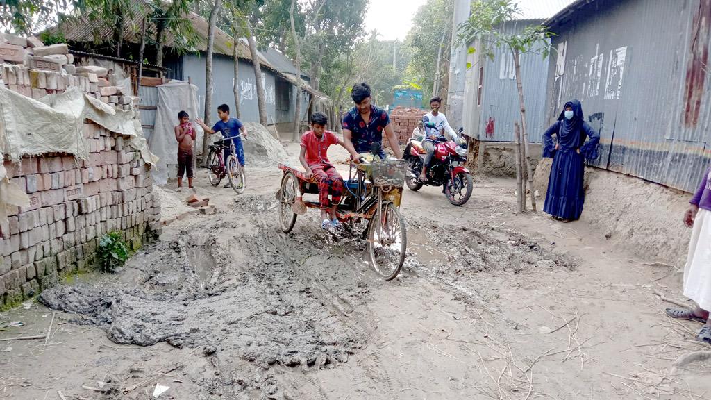 বেহাল সড়ক, ভোগান্তি