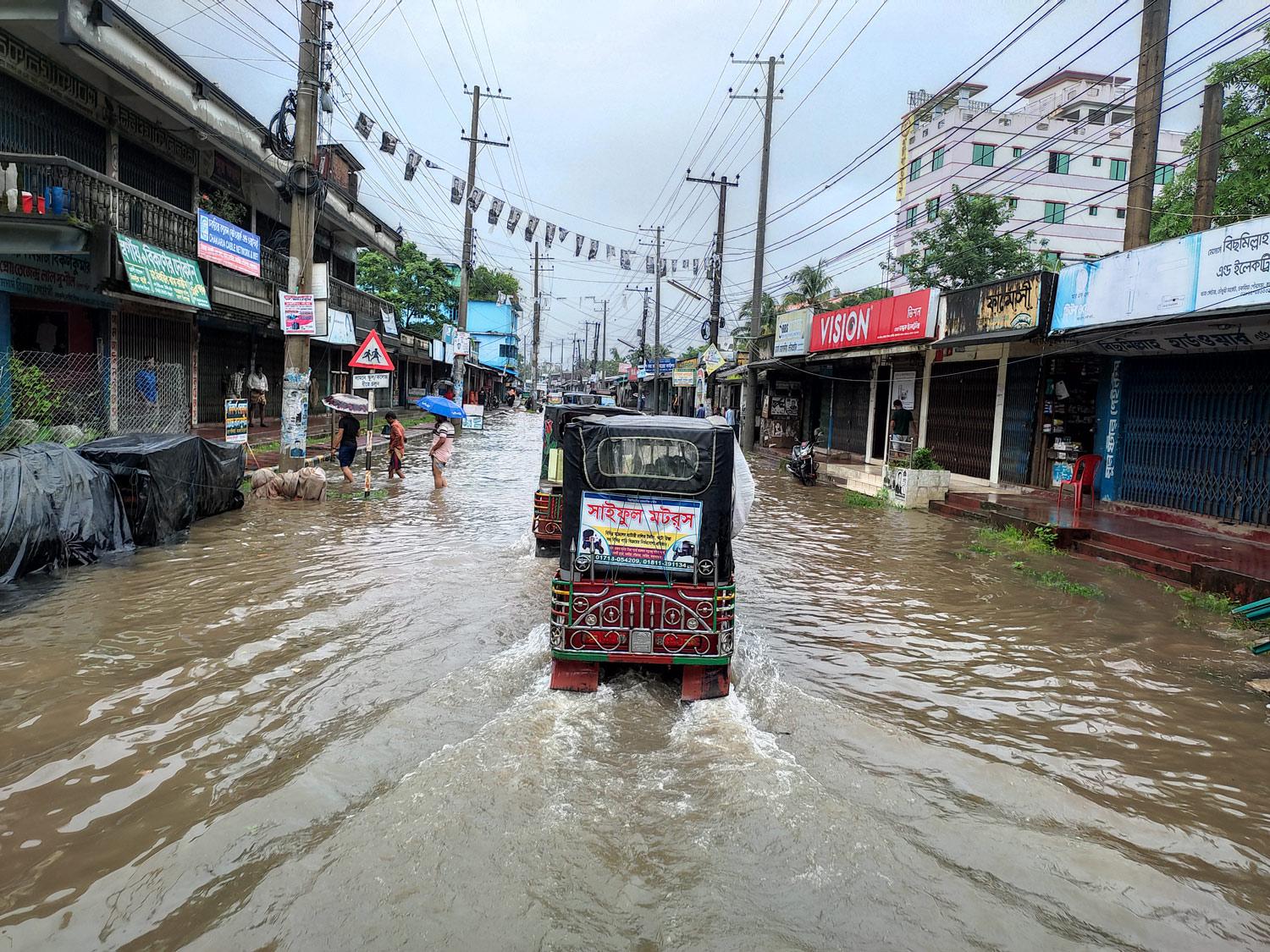 চকরিয়ায় ১০৫ গ্রাম প্লাবিত, পানিবন্দী ২০ হাজার পরিবার