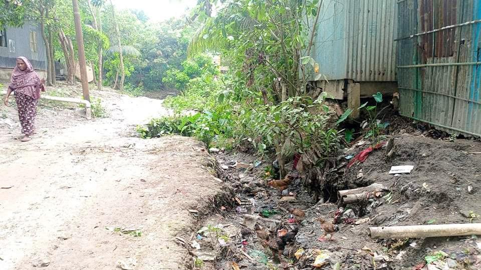 চলাচলের রাস্তা জনস্বার্থে উন্মুক্ত রাখার দাবি এলাকাবাসীর