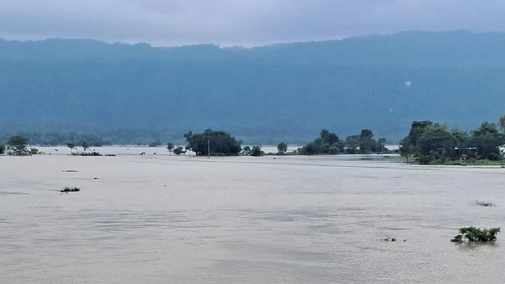 টানা বৃষ্টি ও পাহাড়ি ঢলে জৈন্তাপুরের নিম্নাঞ্চল প্লাবিত