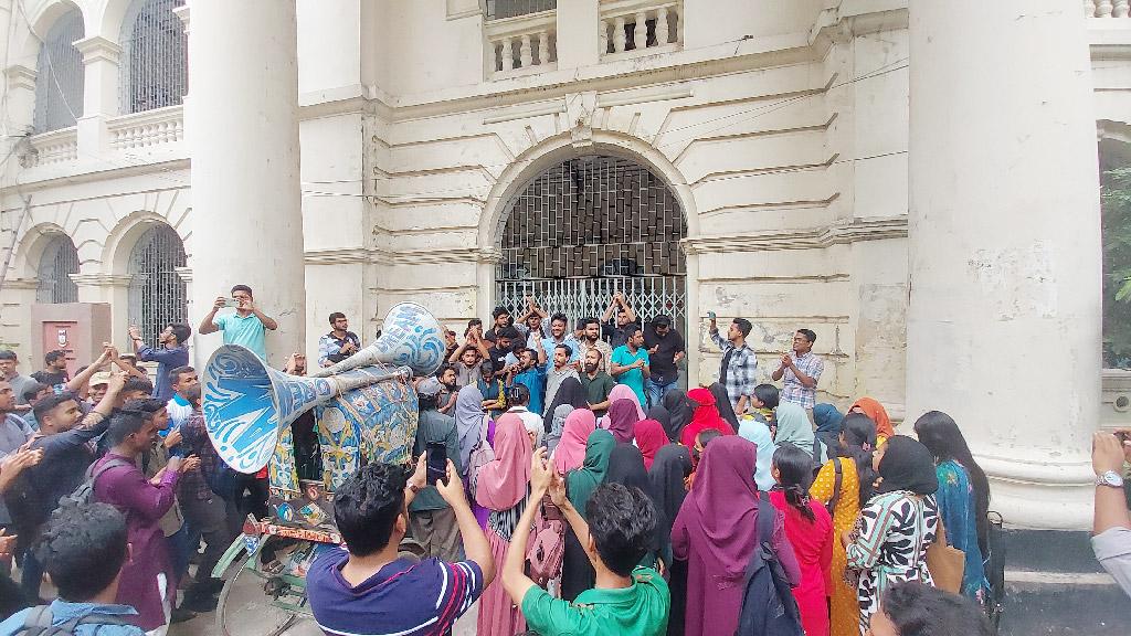 তিন দফা দাবি: জবিতে বৃহস্পতিবার ছাত্র-শিক্ষক সমাবেশ