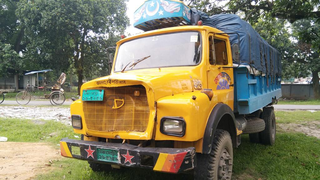 ফুলবাড়ীতে ট্রাকের চাকায় পিষ্ট হয়ে ২ শিক্ষার্থী নিহত