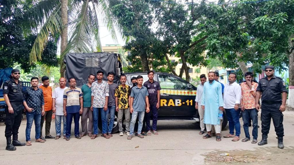 চাঁদপুরে পাসপোর্ট দালাল চক্রের মূল হোতাসহ ১৬ সদস্য গ্রেপ্তার